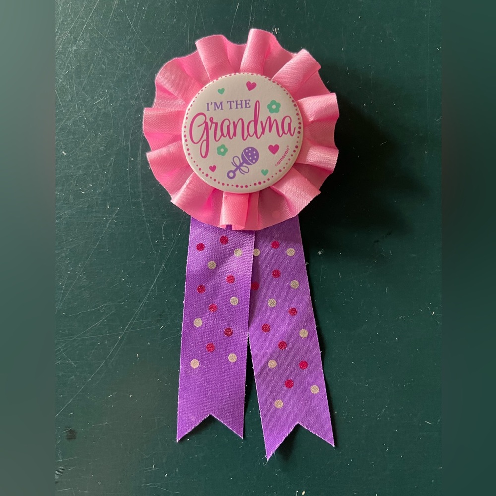 Baby Shower or New Baby “I’m the Grandma” Pin. Pink Purple EXCELLENT COND